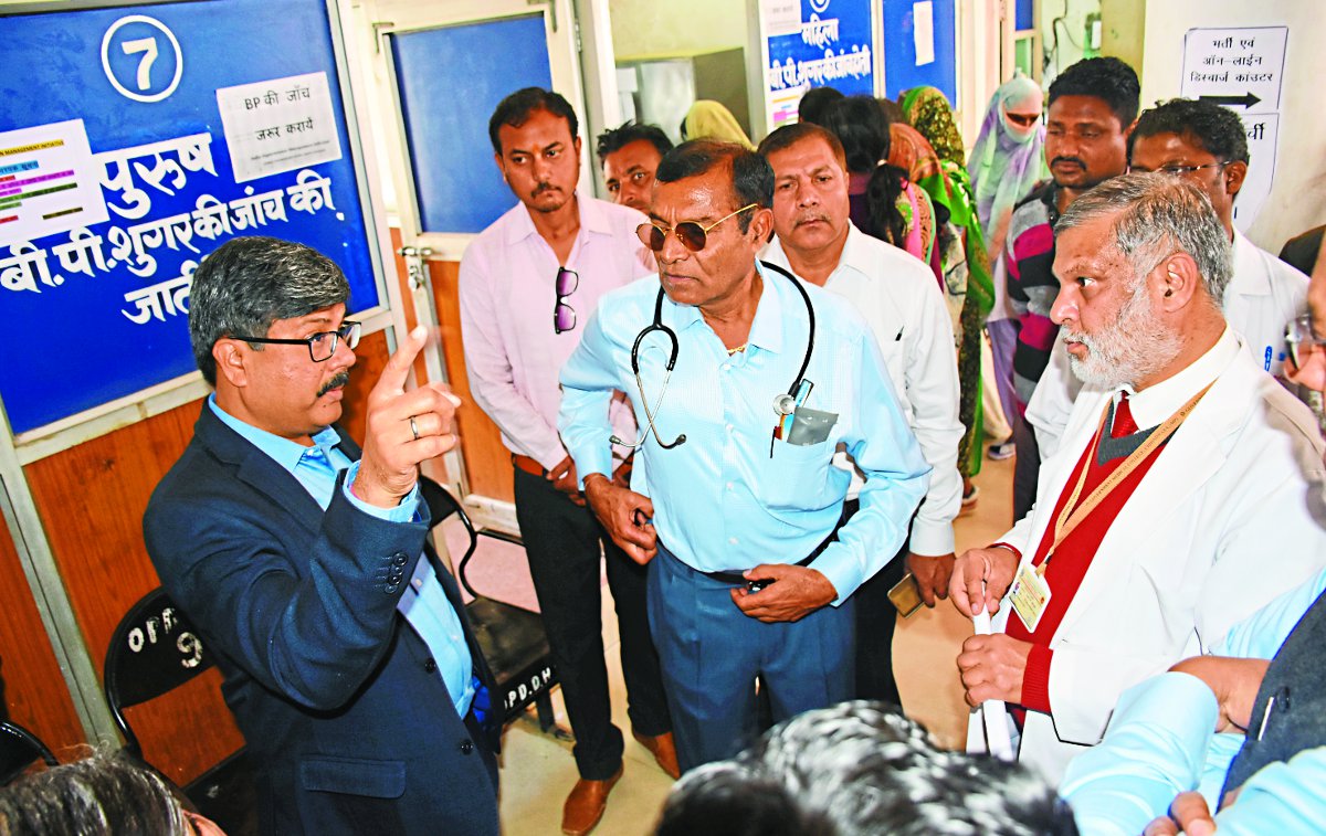 Commissioner gives deadline for college preparation सीएम के जिले में मेडिकल कॉलेज की डेडलाइन तय