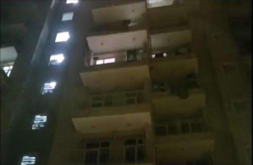 greno VIDEO: युवती इस तरह कर थी युवक को ब्लैकमेल, आरोपी ने घर में घुस कर...,देखें पूरा वीडियो