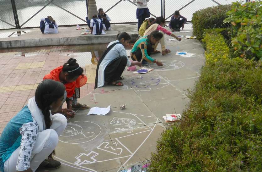 seoni रंगोली, चित्रकला, भाषण, मेहंदी से दिया राष्ट्रपे्रम का संदेश