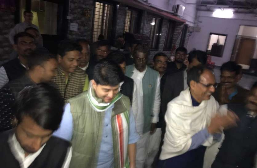Scindia and Shivraj सिंधिया और शिवराज, राजनीति के मामा और महाराज