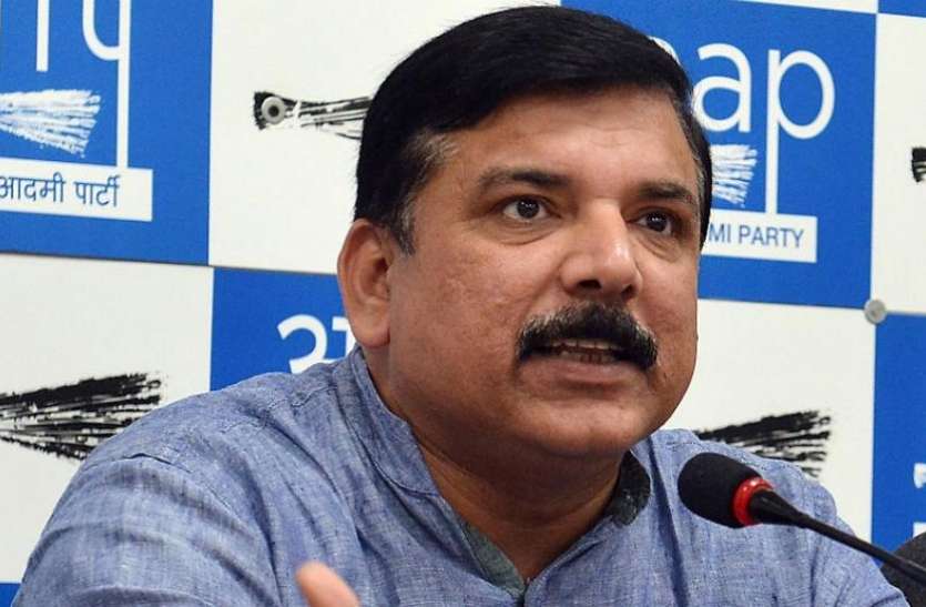 प्रणब मुखर्जी को भारत रत्न देने पर सियासी संग्राम, AAP ने कहा- RSS की तारीफ का मिला इनाम प्रणब मुखर्जी को भारत रत्न देने पर सियासी संग्राम, AAP ने कहा- RSS की तारीफ का मिला इनाम