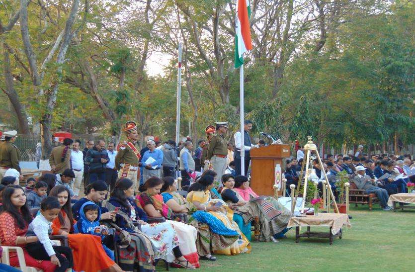 seoni उत्कृष्ट कार्य करने पर 67 अधिकारी-कर्मचारी हुए सम्मानित