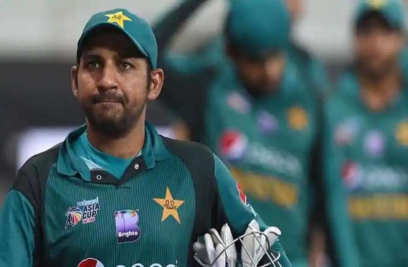 Sarfraz Ahmed इमरान खान के बाद पाकिस्तान क्रिकेट टीम के कप्तान भी लगा रहे हैं मदद की गुहार
