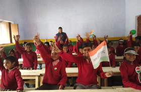 असली गणतंत्र: इस प्राइमरी स्कूल में बच्चों को जमीन पर बैठने से मिला छुटकारा, सीट-बेंच पाकर खिल उठे उनके चेहरे