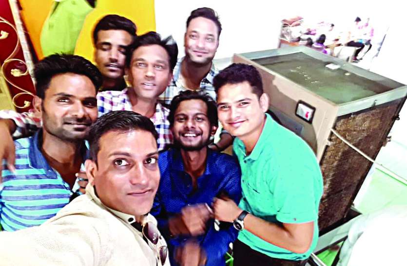 Inspiration made for groups of youth मिसाल: ये असहाय और जरूरतमंदों की मदद को हमेशा रहते हैं तैयार