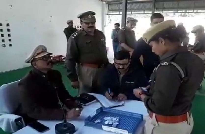 UP Police Bharti From Lucky Draw Lottery System यूपी के इस जिलें में लकी- ड्रा, लॉटरी सिस्टम से हुई नए पुलिस कर्मियों की तैनाती