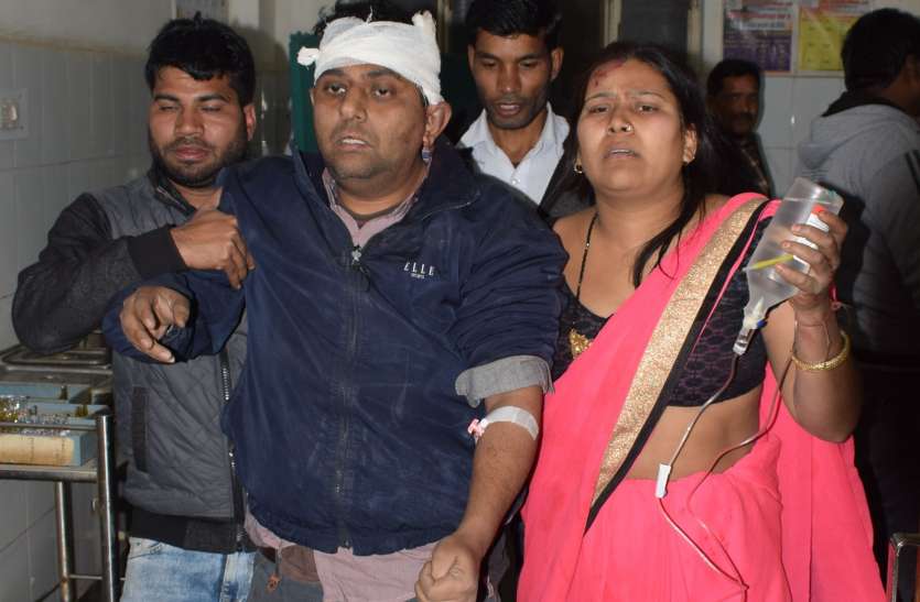 35 Injured In Road Accident In Alwar रिश्तेदार की मौत होने पर दौसा जा रहे थे, हाइवे पर हुआ बड़ा हादसा, एक ही परिवार के 35 लोगों का हुआ यह हाल, मची अफरा-तफरी