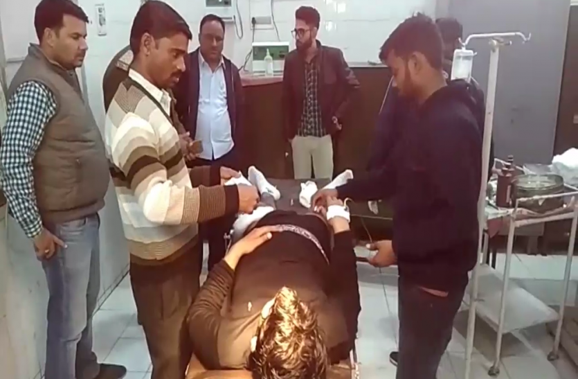 mahoba बाइक सवार बदमाशों ने गैस एजेंसी मैनेजर को लूट के लिए मारी गोली, हालत नाजुक