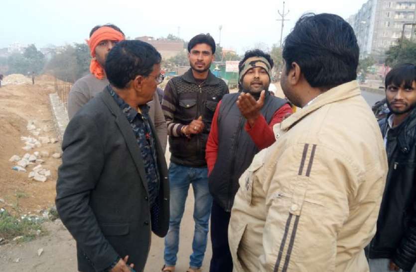 nagar nigam, gwalior नक्शा, दस्तावेज लिए बिना सीवर की योजना बनाने चार घंटे घूमते रहे अफसर