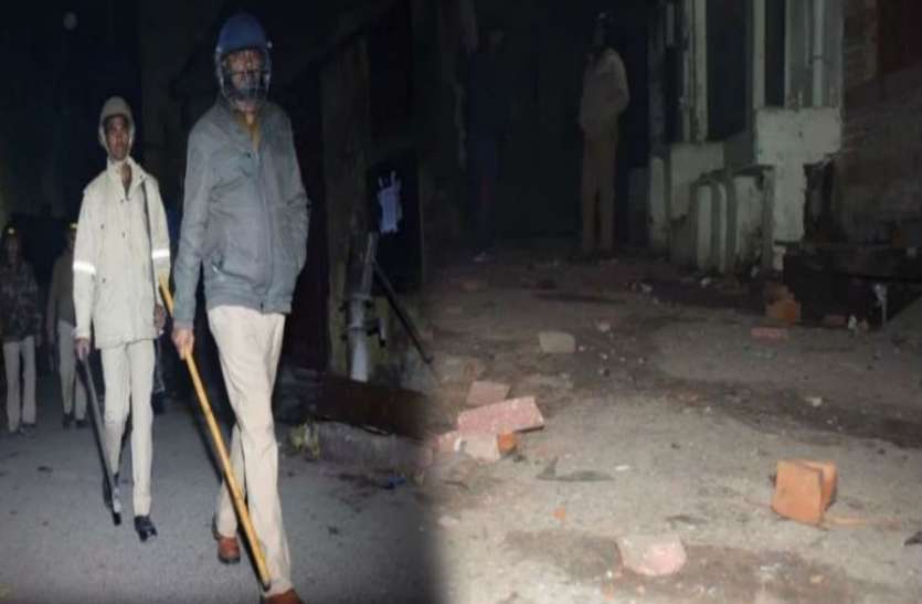 Communal Violence सांप्रदायिक बवाल से झुलसा ये शहर, देर रात पथराव, फायरिंग ने उड़ाये अधिकारियों के होश, दहशत बरकरार
