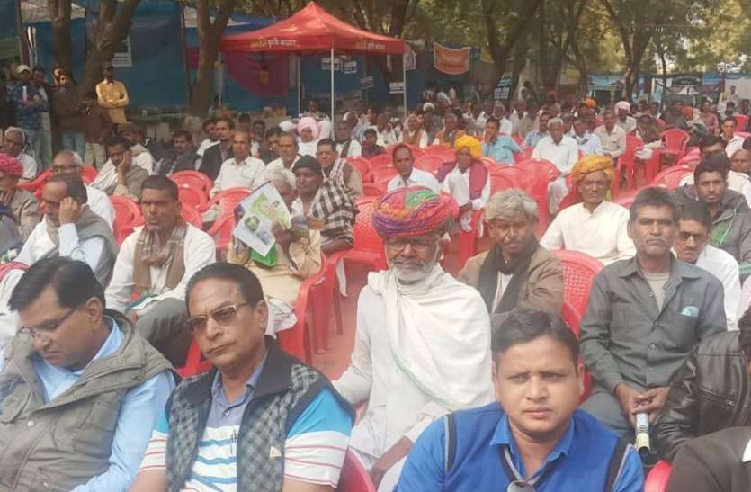 patrika किसानों को दी उत्तक व नए तरीको से खेती की जानकारी