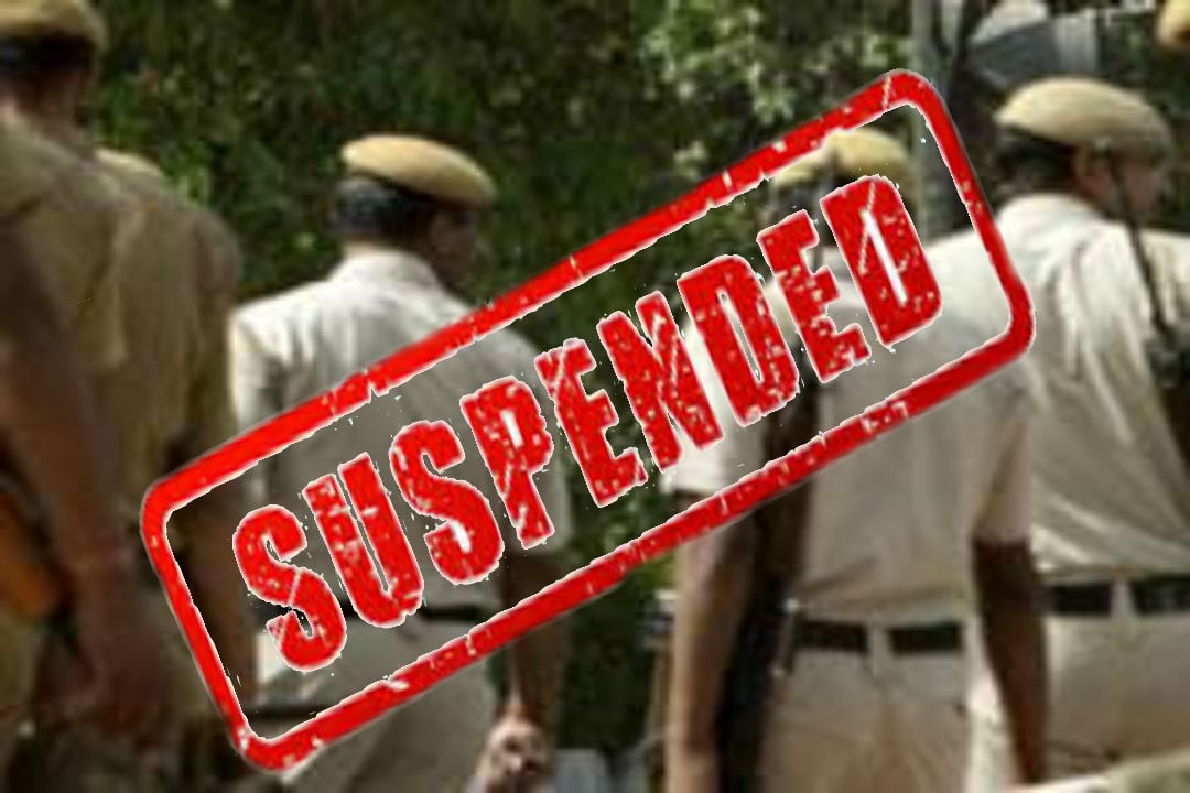 SP Suspended 15 Policemen Absent From Duty In Sonbhadra - ड्यूटी से  गैरहाजिर पाए जाने पर, एसपी ने 15 पुलिसकर्मियों को किया निलम्बित | Patrika  News