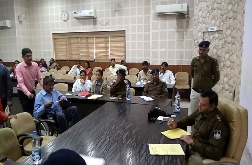 complained लकवे से ग्रसित सेवानिवृत्त पुलिसकर्मी बोले ३८ साल काम किया, कई वर्ष बाद भी नहीं मिली पूरी ग्रेज्युटी