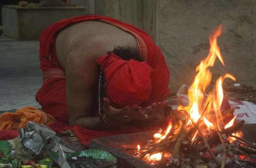 thug news तांत्रिकों ने कहा- तंत्र विद्या से निकलना होगा घर से गड़ा धन, तो युवक ने दे दिए लाखों फिर...