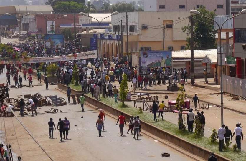 Firing in market in Cameroon of africa at least 15 killed अफ्रीका: कैमरून के भीड़भाड़ वाले बाजार में हुई गोलीबारी, 15 लोगों की मौके पर मौत