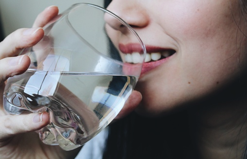 Drinking water may increase your memory power | पानी पीने से बढ़ती है एकाग्रता आैर भी हैं फायदे | Patrika News