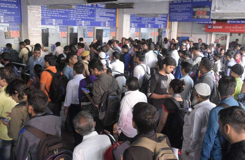 surat file photo सूरत स्टेशन पर मिला नवजात बच्चा, स्मीमेर में भर्ती कराया