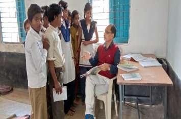The teacher was absent, BAC prayed शिक्षक थे नदारद, बीएसी ने कराई प्रार्थना