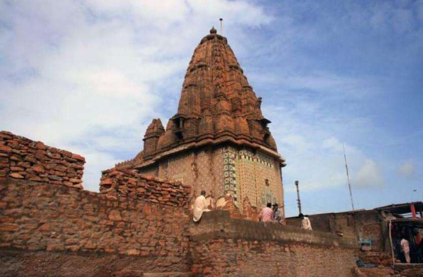 Hindu Temple in Pakistan पाकिस्तान: हिंदू मंदिर में चलने वाला स्कूल बंद, खैबर पख्तूनख्वाह सरकार का फैसला
