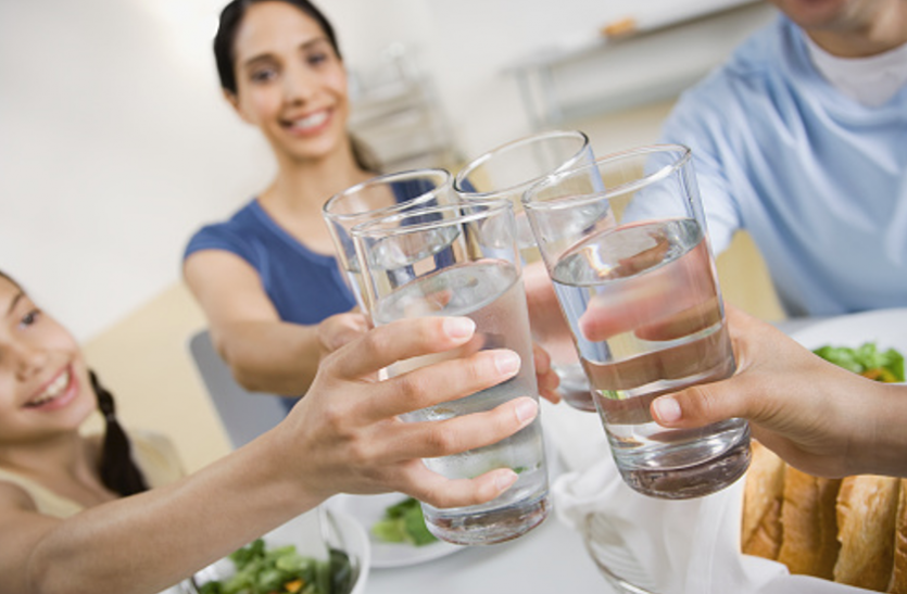 drink water अच्छी सेहत के लिए खाने के तुंरत बाद नहीं बल्कि इस समय पीएं पानी