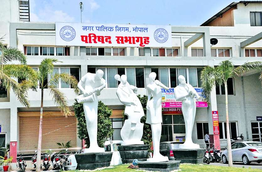 bhopal nagar nigam ग्रीन बेल्ट हुई व्यवसायिक! वनभूमि पर कॉलोनियां ही नहीं पार्क में तक बना दिए सिनेमाघर