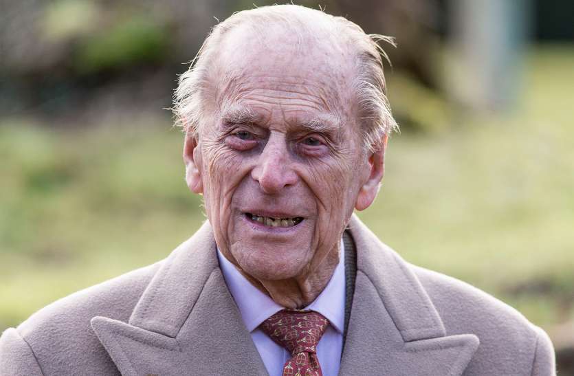 Edinburg Prince Philip surrenders his driving license after car crash in last month कार दुर्घटना के बाद ब्रिटेन के प्रिंस ने लिया सबक, सरेंडर किया ड्राइविंग लाइसेंस