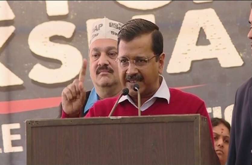 Arvind Kejriwal नायडू के अनशन में मंच से बोले केजरीवाल, पाकिस्तान के प्रधानमंत्री जैसा व्यवहार करते हैं मोदी