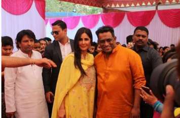 Anurag Basu Saraswati Puja katrina kaif abhishek bachchan attend puja निर्देशक अनुराग बसु ने करवाई बसंत पंचमी पर एक खास पूजा, बॅालीवुड स्टार्स दिखे इस अंदाज में...