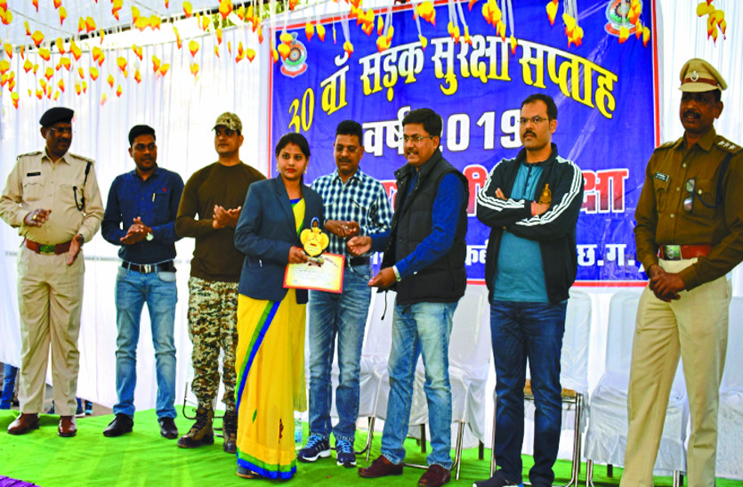 cg news सड़क सुरक्षा सप्ताह: विद्यार्थियों से लेकर आम जनता को दी गई यातायात नियम-कानून की जानकारी