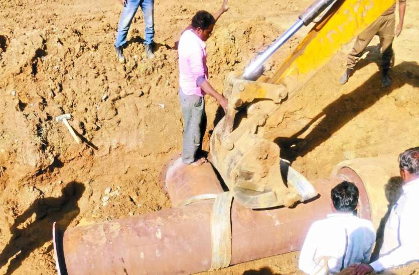 Water conservation in Chhindwara पानी लाने की मशक्कत में बूंद-बूंद पानी को तरस रहा शहर