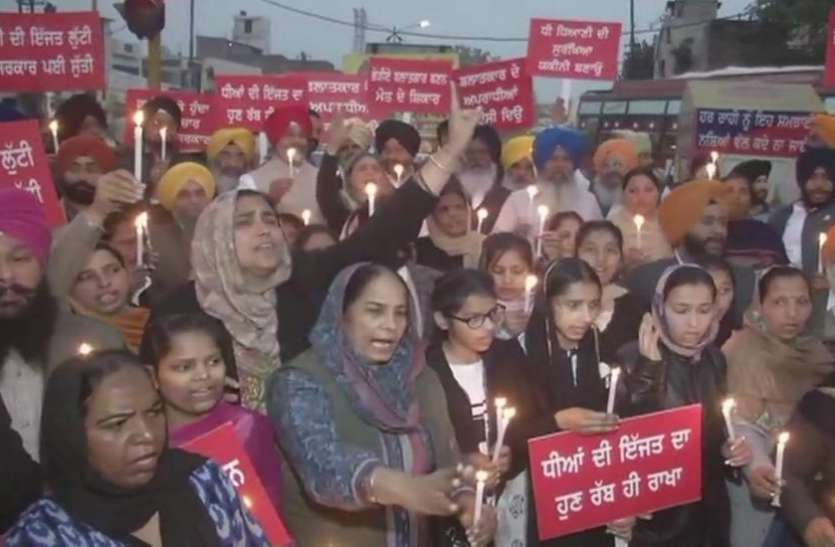 21 वर्षीय छात्रा से रेप मामले में पंजाब राज्य महिला आयोग ने लिया संज्ञान, अकाली दल ने निकाला कैंडल मार्च 21 वर्षीय छात्रा से रेप मामले में पंजाब राज्य महिला आयोग ने लिया संज्ञान, अकाली दल ने निकाला कैंडल मार्च