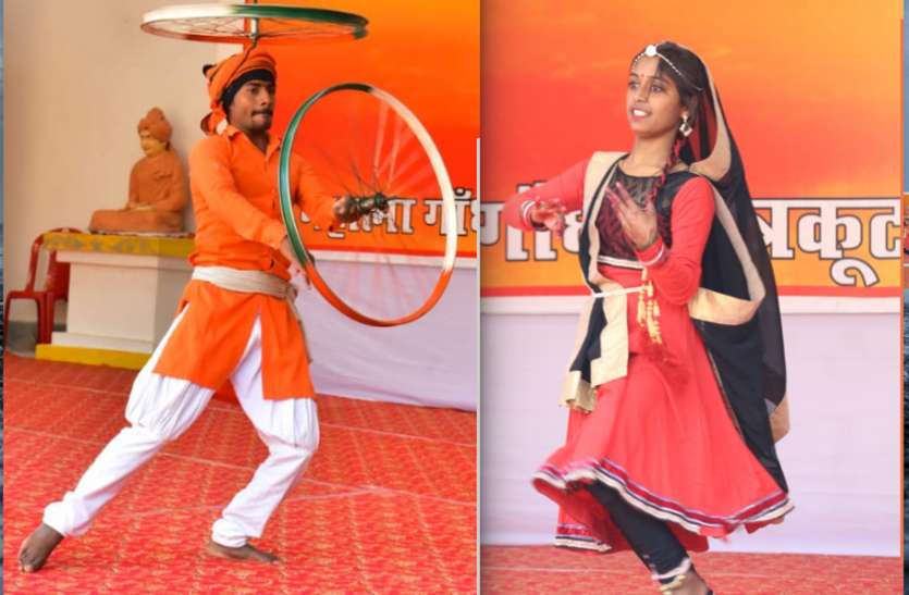 Quiz, Sports, Fine Arts Cultural Competitions in the Gramody Festiva कलाकारों ने नृत्य कौशल का किया शानदार प्रदर्शन