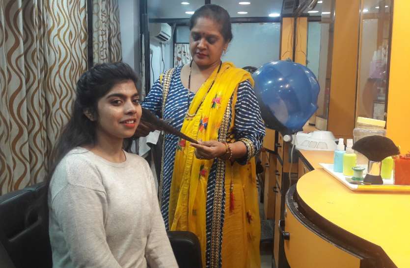 वैलेंटाइन-डे पर सबसे खूबसूरत दिखने की चाह वैलेंटाइन-डे पर सबसे खूबसूरत दिखने की चाह