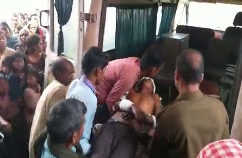 Leopard attack on young man शौंच गए युवक पर तेंदुए का हमला, दोनों के बीच 20 मिनट तक चला संघर्ष