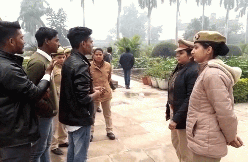 Ayodhya Police has arranged security on Valentine's Day 2019 दिलचस्प : वेलेंटाइन डे पर महिला पुलिस ने लड़कों से पूछा अकेले क्यूं घूम रहे हो