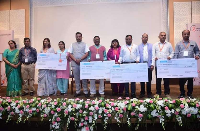 Respect for Deendayal Research Institute for Elimination of Drug Abuse नशामुक्ति उन्मूलन के लिए दीनदयाल शोध संस्थान को सम्मान