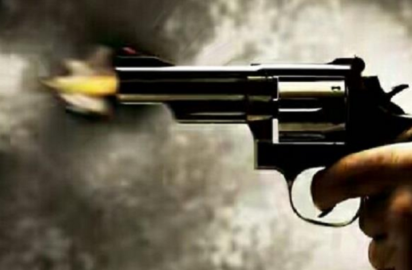 news बिहार: बदमाशों ने राजद नेता पर बरसाईं गोलियां, जख्मी हालत में बेटी को दिलवाई परीक्षा