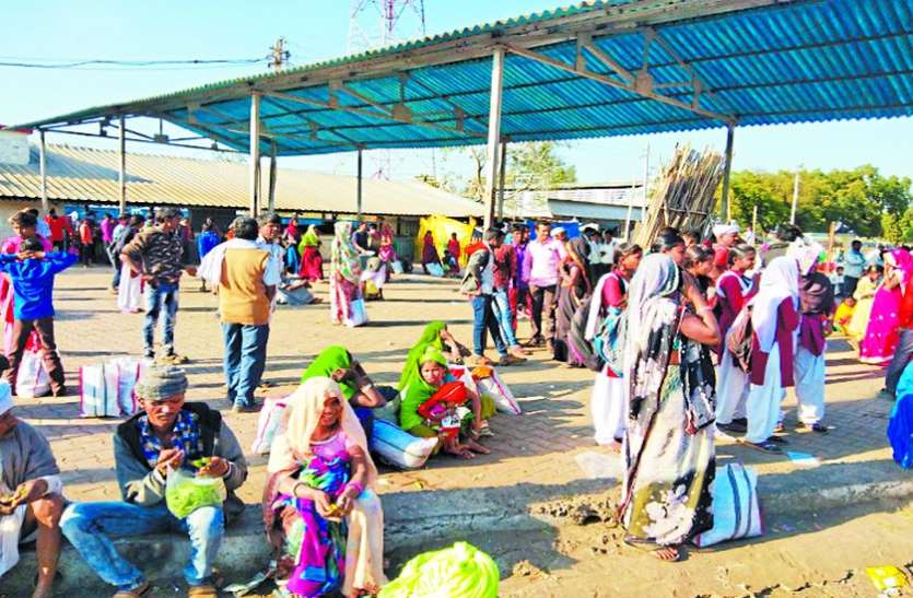 indore गुर्जर आंदोलन : दिनभर रेलवे स्टेशन पर परेशान होते रहे यात्री