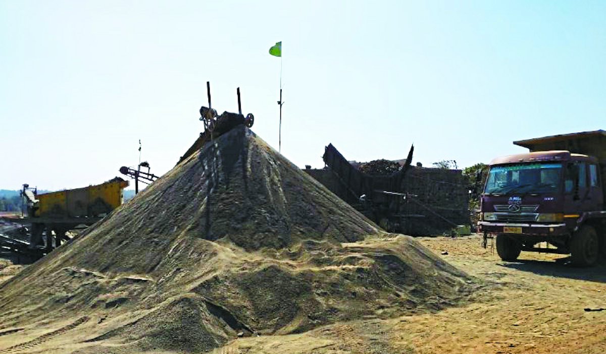 Negligence in crusher mines कागज में रह गए नियम, मैदानों में उड़ती धूल से बीमारियां