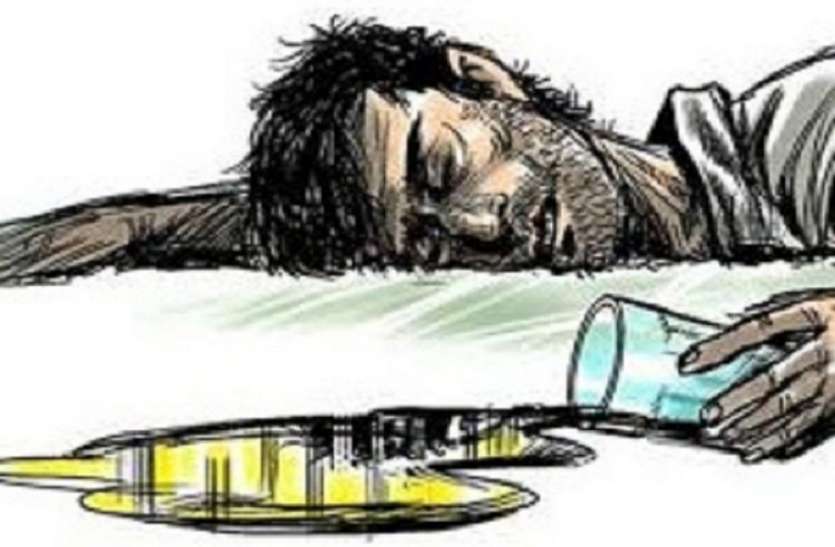 Diwan and Munshi sold poisonous spirits from police station दीवान और मुंशी ने थाने से बेची थी जहरीली स्पिरिट
