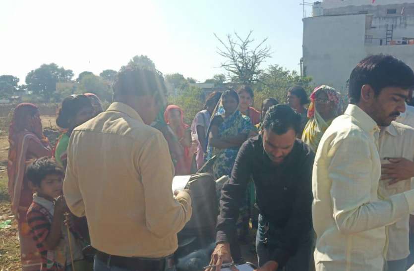 Occupation of government land सरकारी जमीन पर कब्जा कर मालिक बनने की होड़