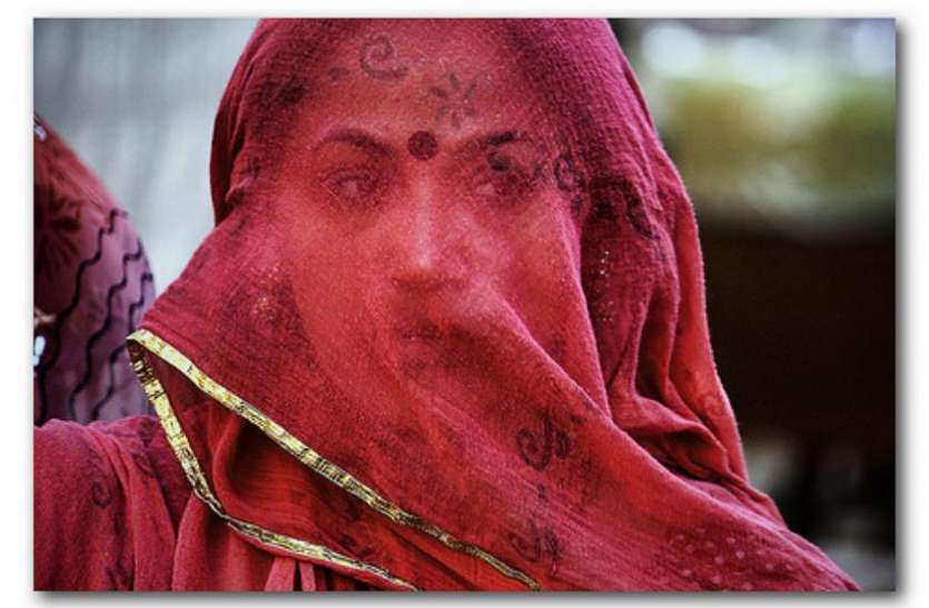 Demo pic महिला के पेट पर मुंह लगाकर बाबा कर रहा था इलाज, बढ़ने लगा दर्द तो सामने आई यह सच्चाई