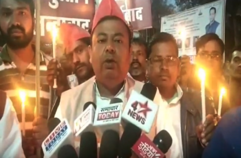 Jan Adhikar party extend candle march to tribute of martyrs जन अधिकार पार्टी ने कैंडिल मार्च निकालकर शहीदों को दी श्रद्धांजलि, देखें वीडियो