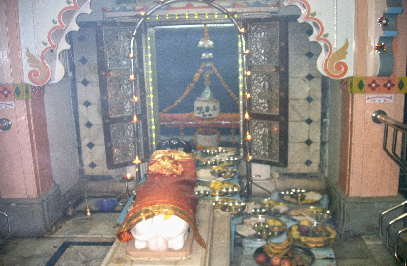 Lord Shiva famous Hatkeshwar Temple special story Raipur Chhattisgarh | यहां भगवान शिव को अपने कंधों पर बिठाकर लाए थे हनुमान, जानिए इस मंदिर से जुड़ी रहस्यमयी बातें | Patrika News