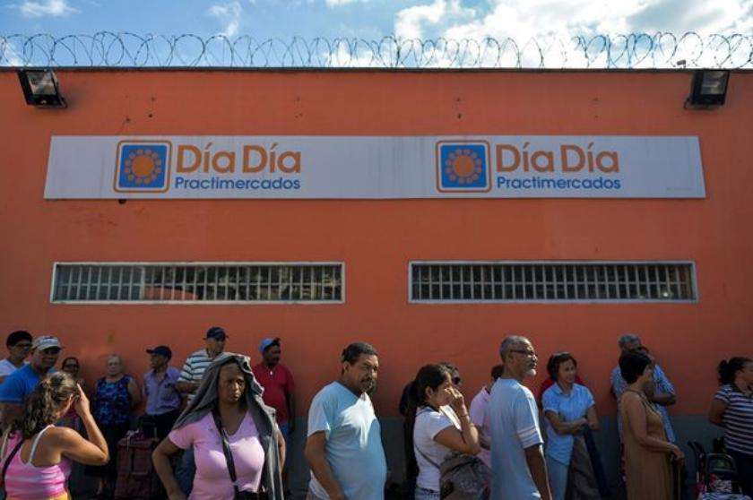 Queue in Venezuela for condom