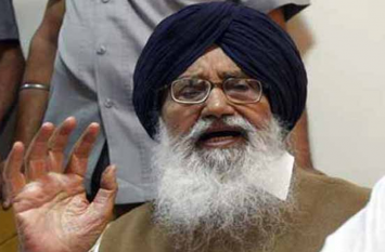 Parkash Singh Badal's offered of his arrest in sikh firing case सिखों पर फायरिंग के मामले में पूर्व मुख्यमंत्री प्रकाश सिंह बादल ने की अपनी गिरफ्तारी की पेशकश
