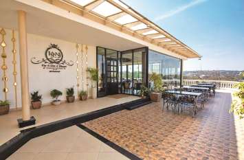 misbehave with tourists in minto hall's rooftop restaurant bhopal मिंटो हॉल के रेस्त्रां में वाइफ का बर्थडे मनाने गए व्यक्ति से मेन गेट पर गार्ड ने की अभ्रदता
