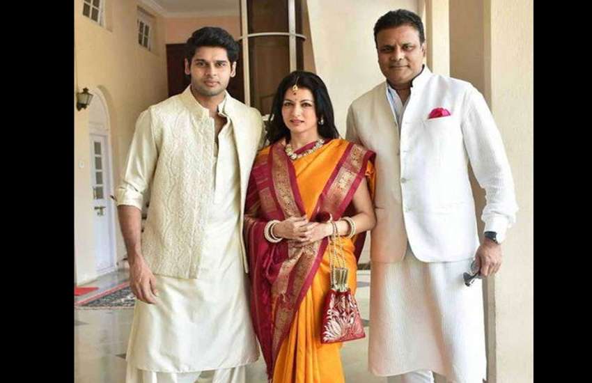 happy-birthday-bhagyashree-family