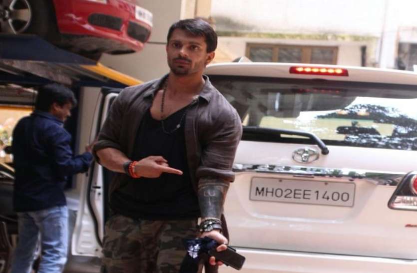 Karan Singh Grover दमदार SUV कारों के शौकीन हैं करण सिंह ग्रोवर, देखें कलेक्शन