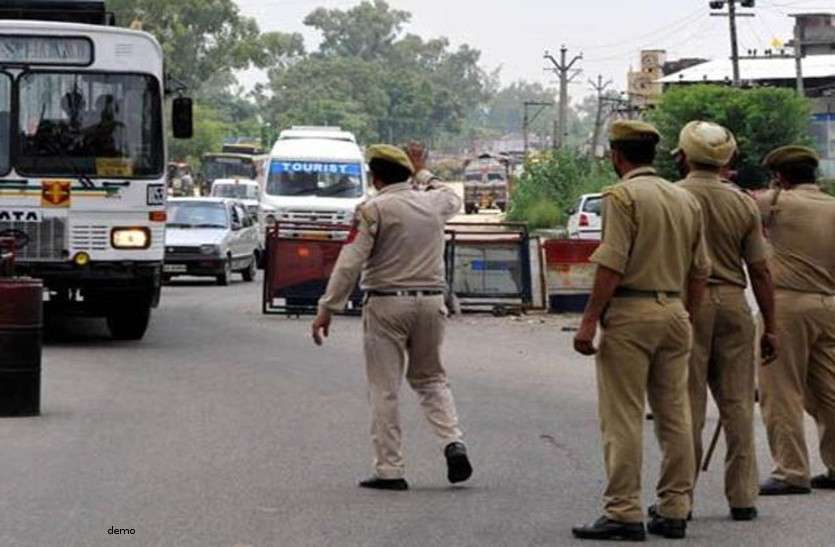 police Checking कार से आ रही थी अजीब स्मैल, पुलिस ने ली तलाशी तो सीट के नीचे मिला 100 KG से भी ज्यादा गांजा